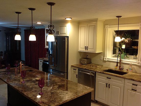 2nd image of 6 Leslie Ln
