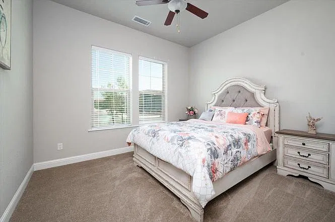 4 bed, 2830 sqft, $4,000 — Photo 4
