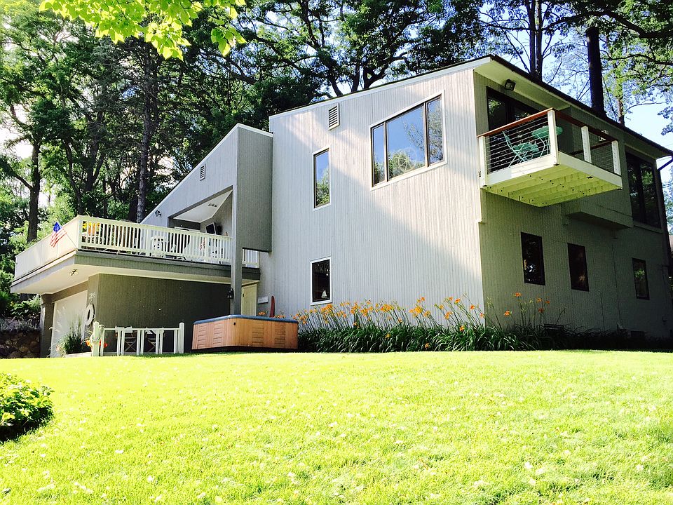 Bright Landscaped Yard