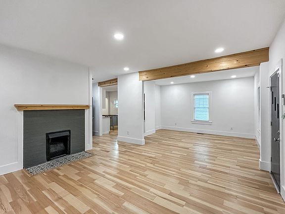 4th image of 2442 Jefferson Ave