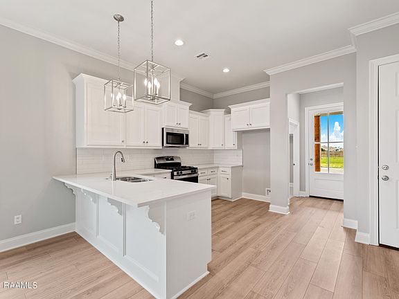 4th image of 218 Bennington Ln