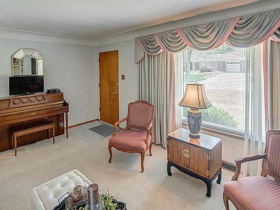 3rd image of 25 Sunnyside Dr
