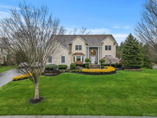 8 Schindler Ln, Monroe Township, NJ 08831
