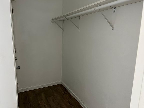 5th image of 920 W 17th St #B