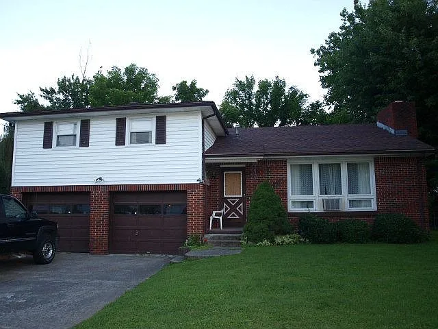 1336 Rosemount Rd photo 1