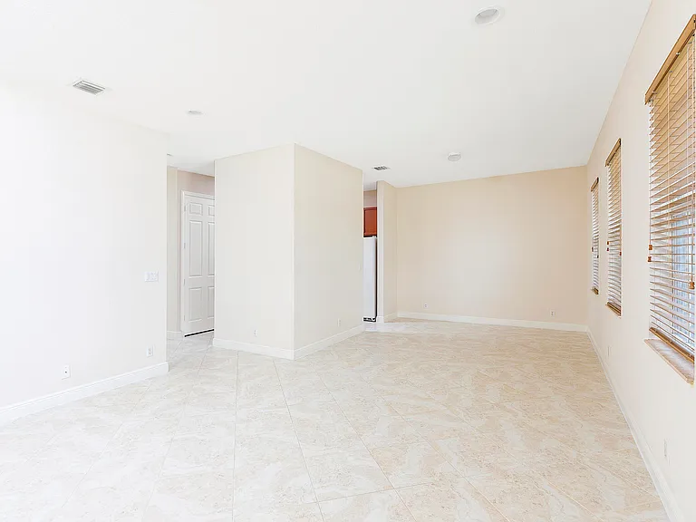 6807 Lakeside Cir N #102-1 — Photo 6