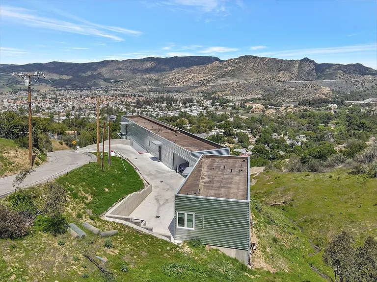 990 Alta Vista Rd — Photo 35