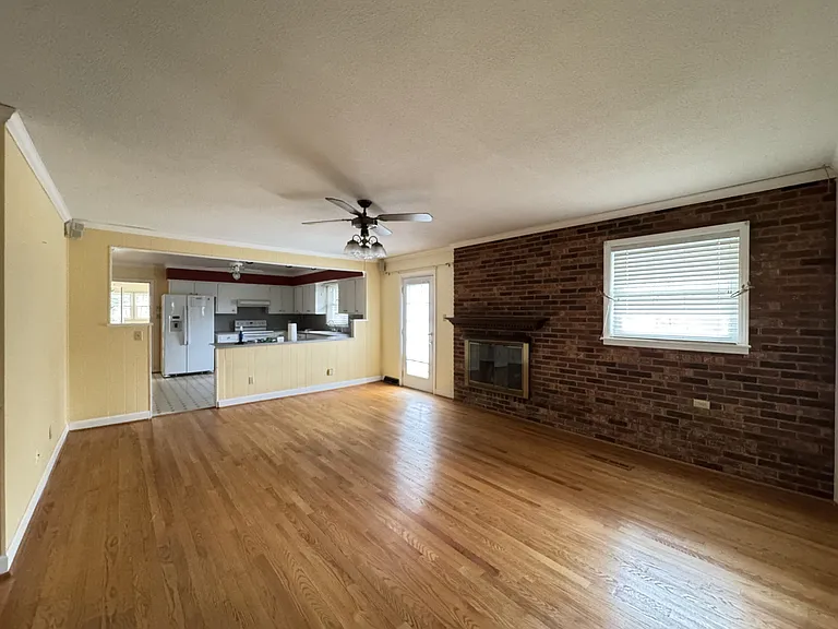 1032 Belmorrow Dr — Photo 7