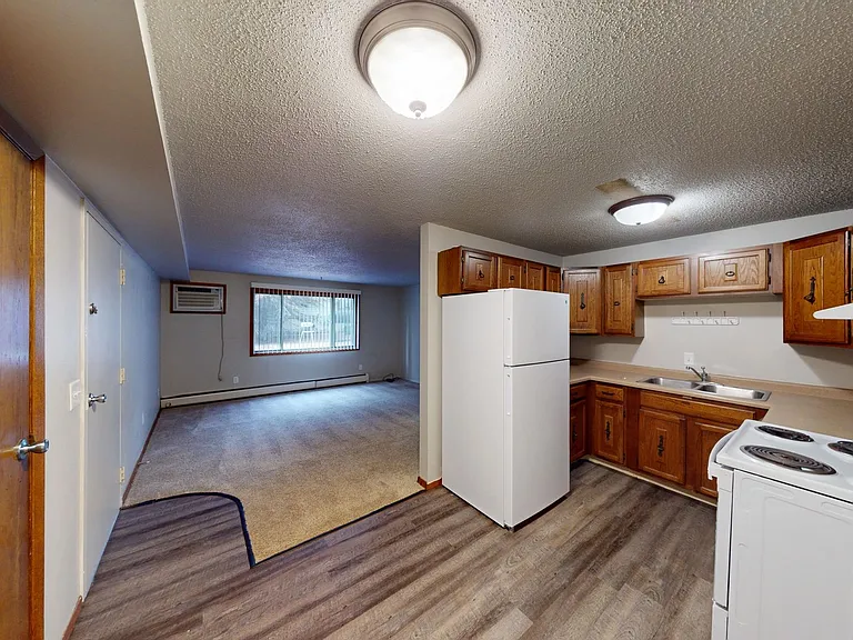 Newly Renovated 2 Bedroom Apartment on the West Side — Photo 15