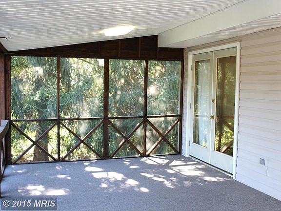 3rd image of 807 Lynn Lee Dr
