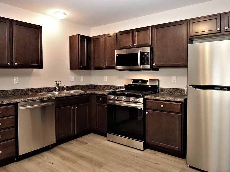 25 Joan Dr #B — Photo 3