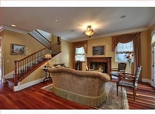 3rd image of 1262 University Ave