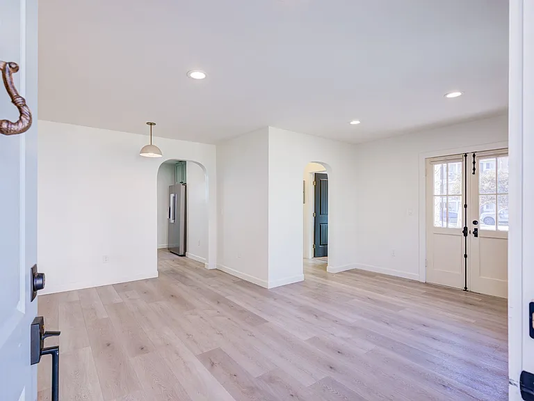 Riverside Residences — Photo 2