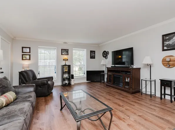 1755 College Dr APT 219, Baton Rouge, LA 70808