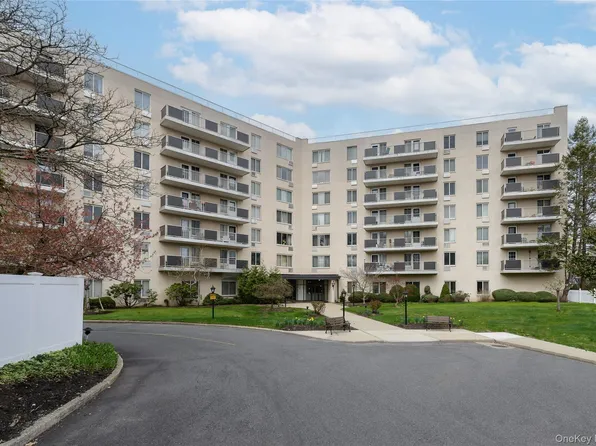 135 Post Avenue #3F, Westbury, NY 11590