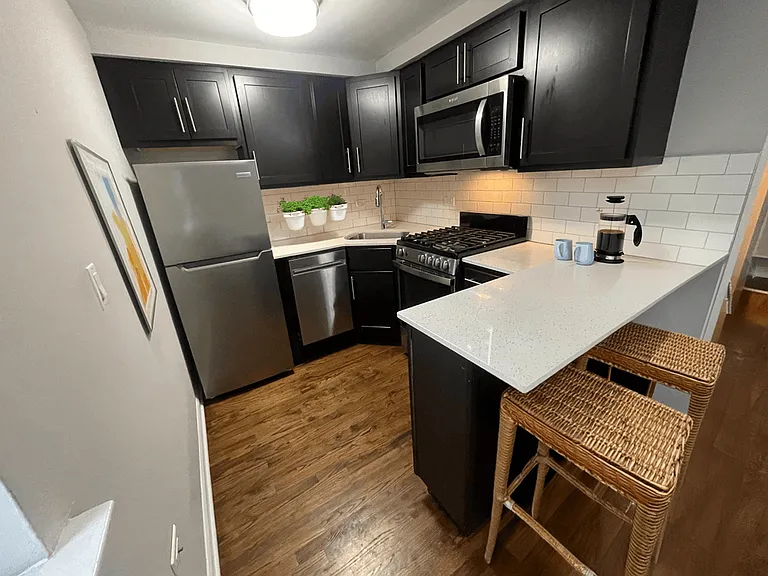 Oakdale Terrace - 525 W Oakdale Ave — Photo 6