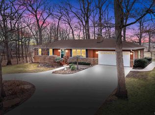 725 Robinswood Ln, Metamora, IL 61548