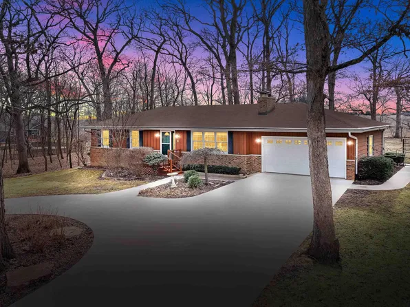 725 Robinswood Ln, Metamora, IL 61548