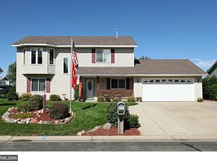 1388 Creekside Dr, Waconia, MN 55387