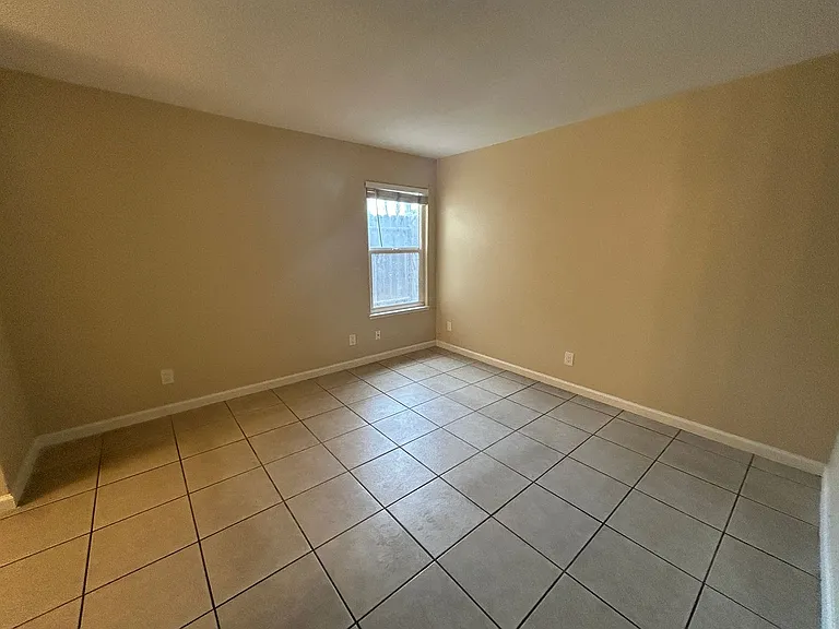 2104 Sharon Way — Photo 14