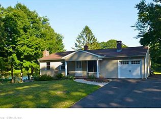 19 Lochbourne Dr, Clinton, CT 06413
