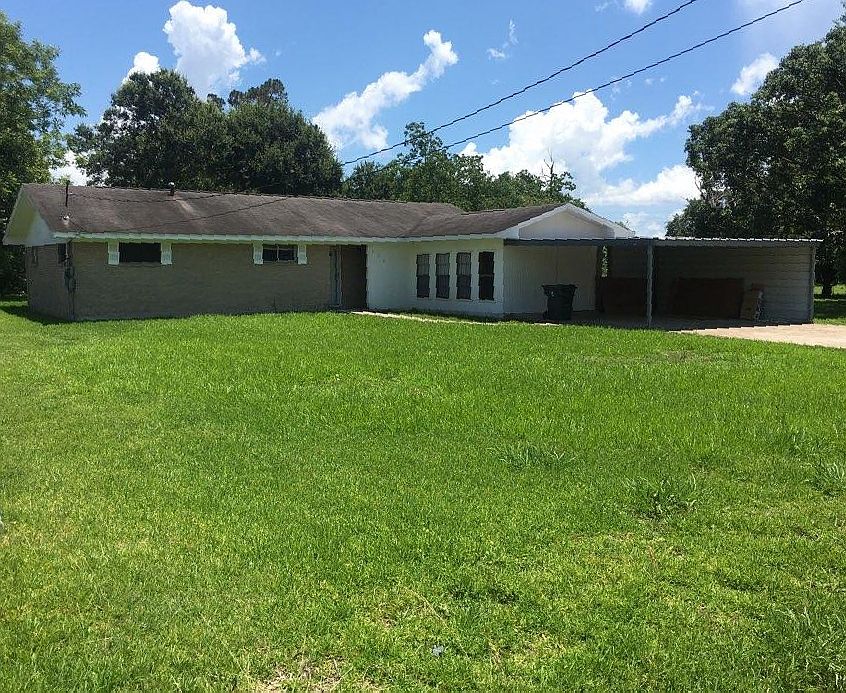 Large front and backyard