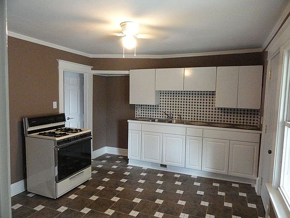 2nd image of 5954 Park Pl