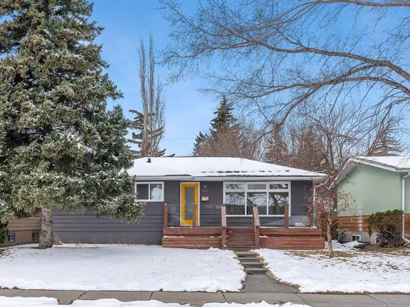 113 E Langton Dr SW, Calgary, AB T3E 5G1