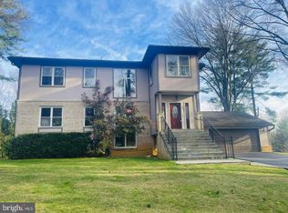 9016 Denise Ln, Fairfax, VA 22031