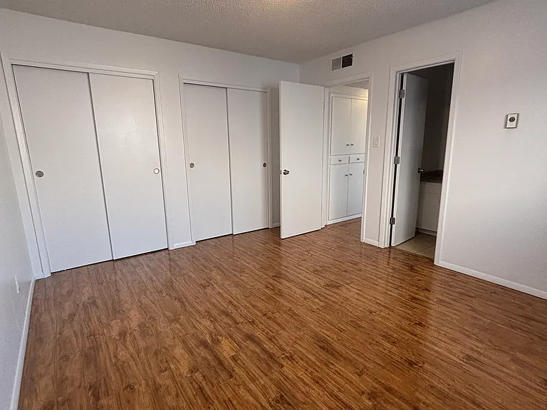 9021 Candelaria Rd NE #A — Photo 16