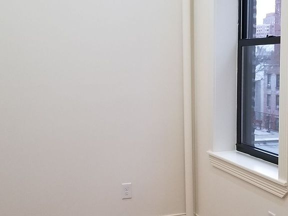 4th image of 330 W 15th St APT 5B