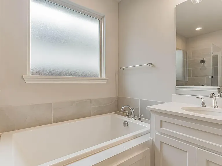 933 Carnation Dr — Photo 11