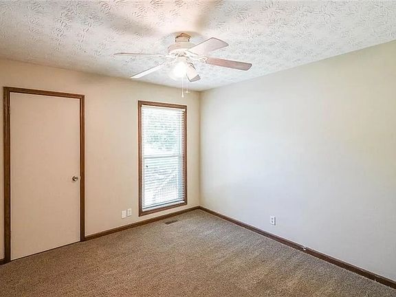 4th image of 1801 Azalea Dr