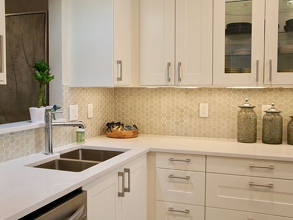 4th image of 724 Augusta Dr #322