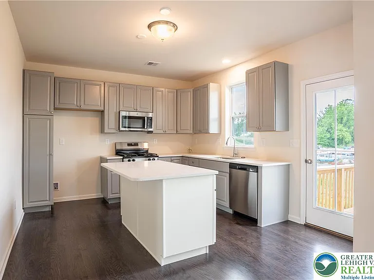 3740 Samantha Ln — Photo 32