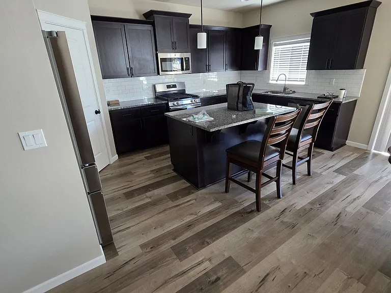 1013 Robbins Ct — Photo 12