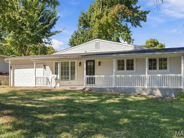 1585 Boulder Dr, Florissant, MO 63031