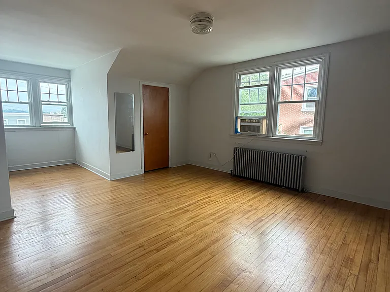 132 W 7th Ave #C — Photo 6