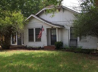 711 E Main St, Bellville, TX 77418