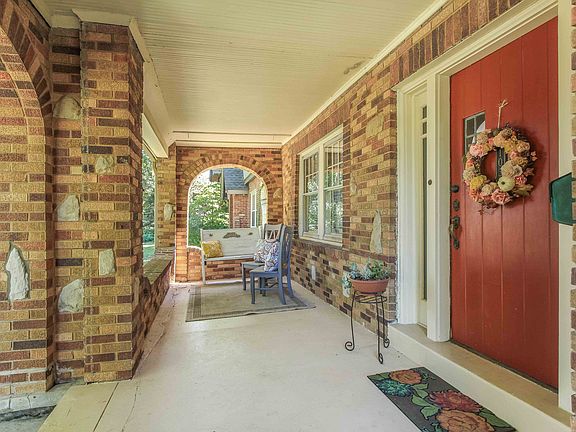 3rd image of 1033 W Gregory Blvd