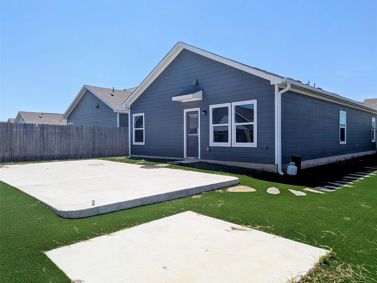 4 bed, 2.0 bath, 1635 sqft, $2,000 — Photo 4