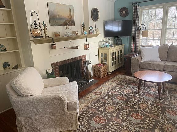 3rd image of 8 Knoll Acres