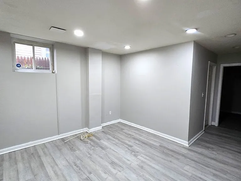 457 Admiral Street — Photo 16
