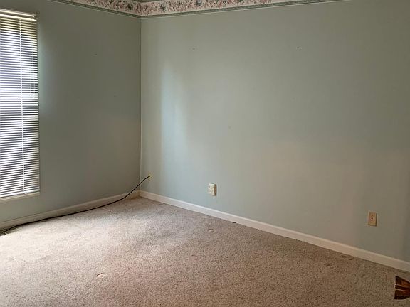 3rd image of 3141 Meadowland Dr