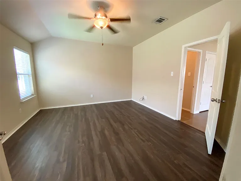 848 Lake Forest Trl — Photo 10