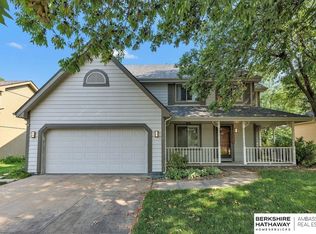 2909 Blackhawk Dr, Bellevue, NE 68123