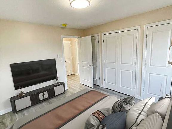 4th image of 8 Sutton Pl