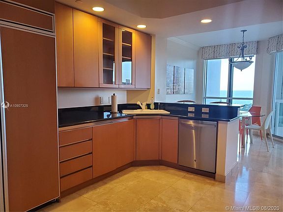 5th image of 21050 Point Pl Unit 2206