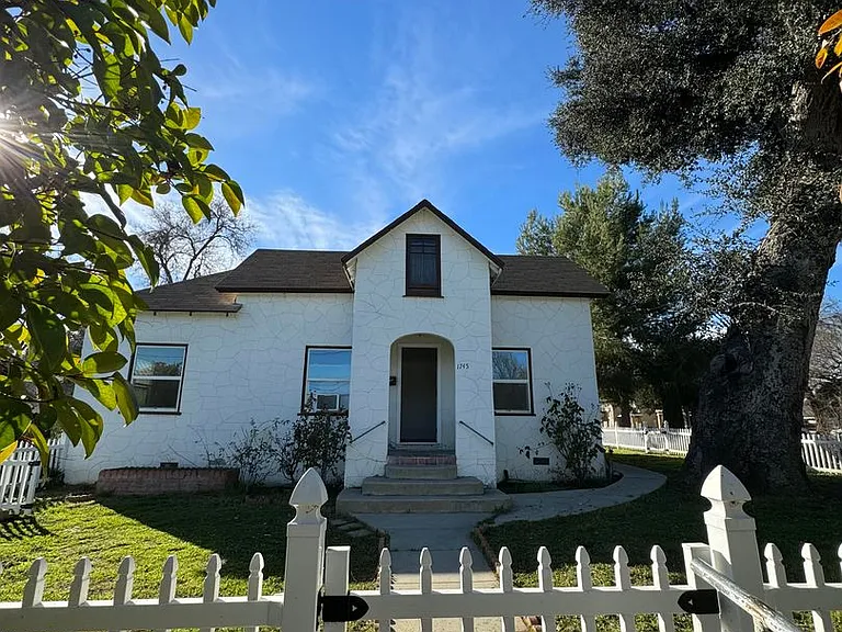 1745 Pine St — Photo 1