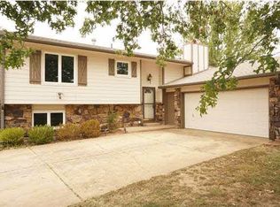 106 N Summitlawn St, Wichita, KS 67212